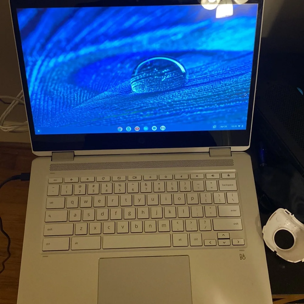 selling a chromebook (details are in a photo attached)